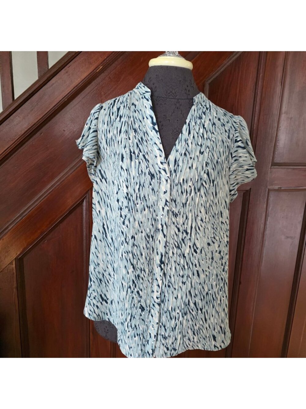 H&M Womens Lightweight Blouse Abstract Print Size Large Short Flutter Sleeves